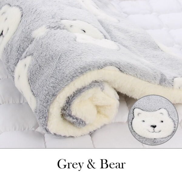 Qsezeny Soft Fleece Pet Blanket Mat
